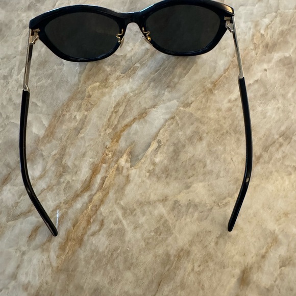YSL Sunglassess - Picture 2 of 4